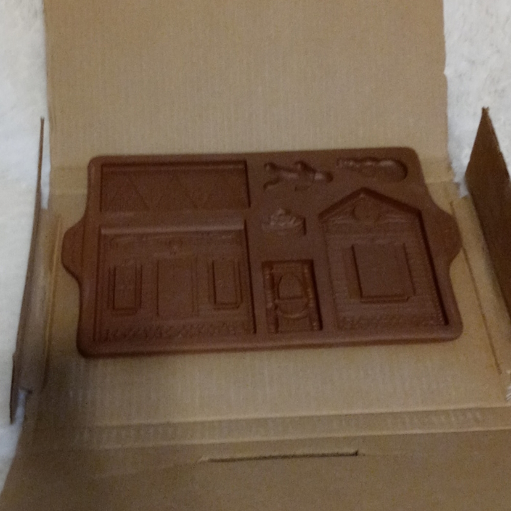 Gingerbread house molding